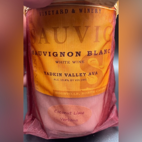 Sanders Ridge Vineyard & Winery Candle - Coconut Lime Verbena - Picture 5 of 6